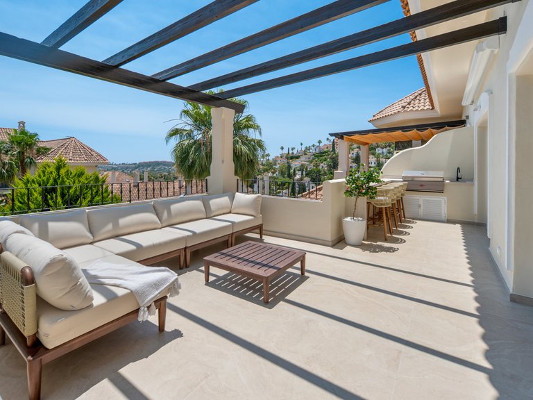 Penthouse for Sale in Marbella, Malaga, Nueva Andalucia 1