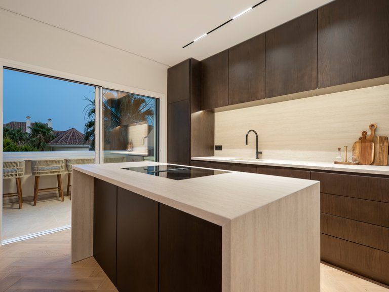 Penthouse for Sale in Marbella, Malaga, Nueva Andalucia 37