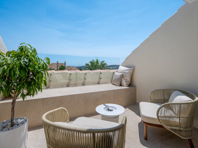 Penthouse for Sale in Marbella, Malaga, Nueva Andalucia 5
