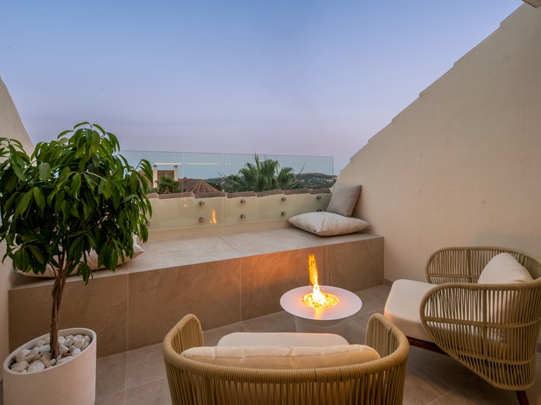 Penthouse for Sale in Marbella, Malaga, Nueva Andalucia 41