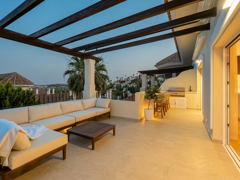 Penthouse for Sale in Marbella, Malaga, Nueva Andalucia 34