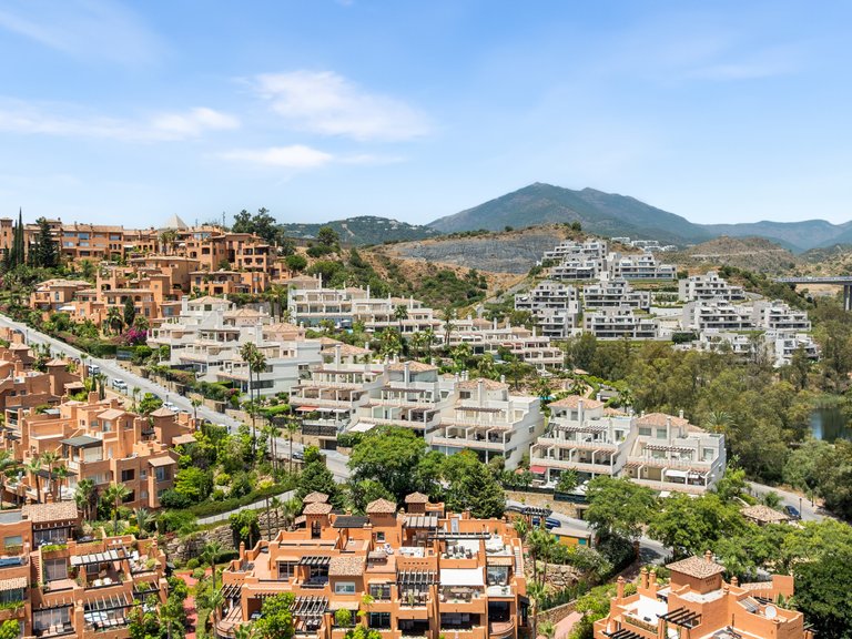 Villa for Sale in Benahavis, Malaga, La Quinta 26
