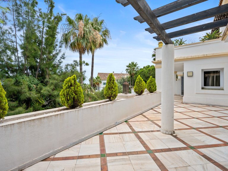 Apartment for Sale in Marbella, Malaga, Marbella Golden Mile 11