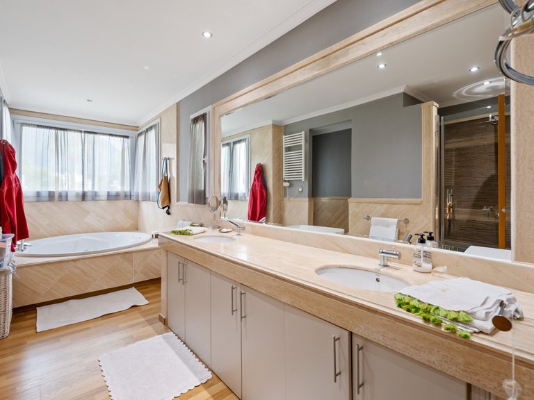 Apartment for Sale in Marbella, Malaga, Marbella Golden Mile 21