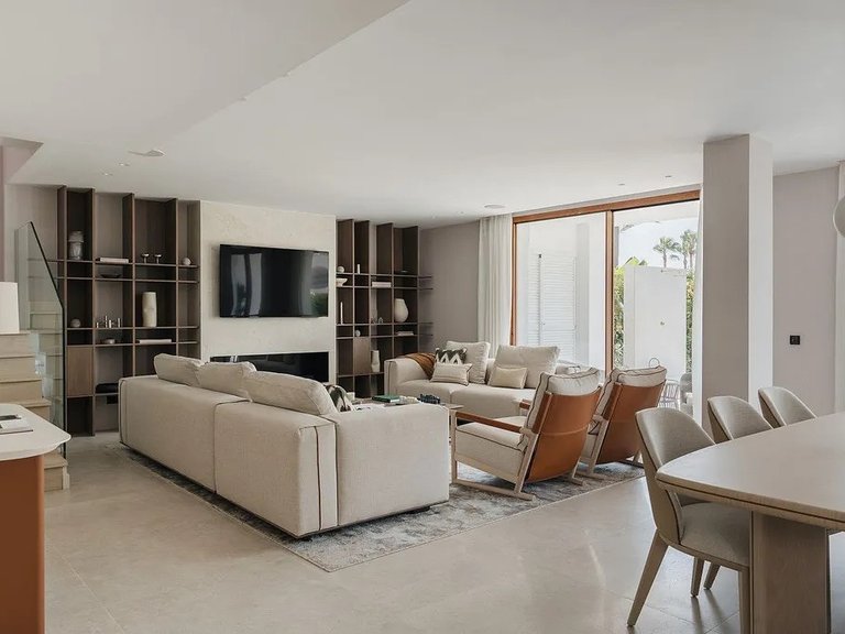 Apartment for Sale in Marbella, Malaga, Nueva Andalucia 6
