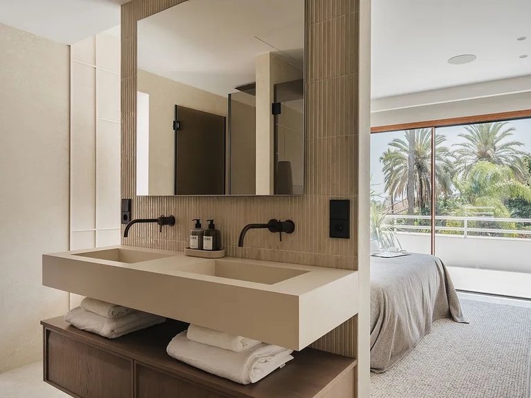 Apartment for Sale in Marbella, Malaga, Nueva Andalucia 17