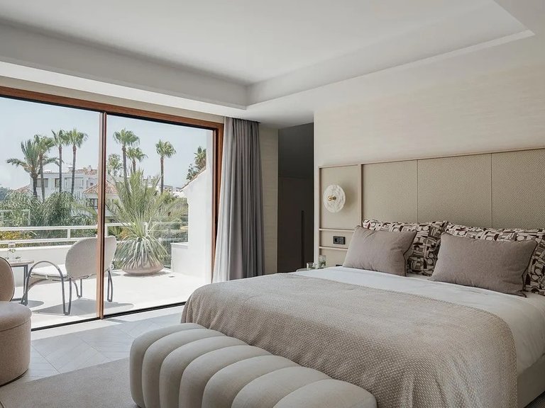 Apartment for Sale in Marbella, Malaga, Nueva Andalucia 25