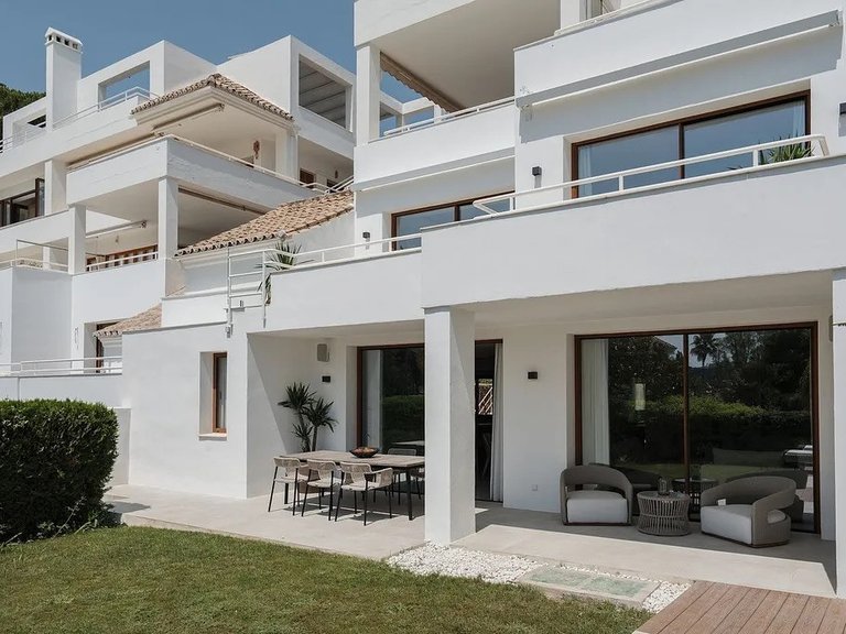 Apartment for Sale in Marbella, Malaga, Nueva Andalucia 2