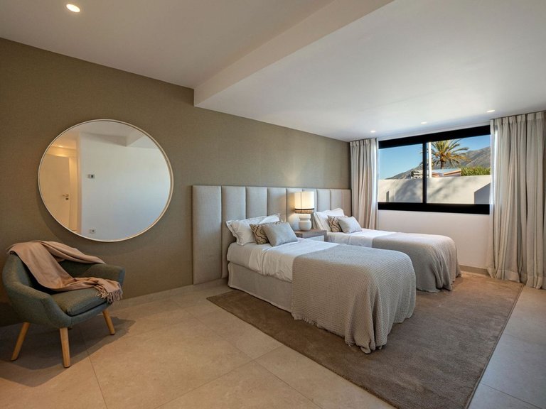 Villa for Sale in Marbella, Malaga, Nueva Andalucia 29