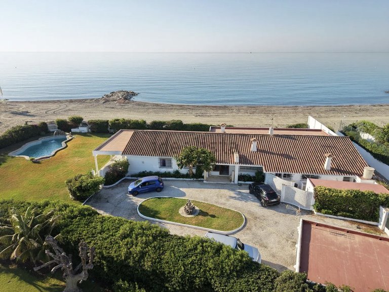 Villa independiente en venta en Guadalmina Baja 1