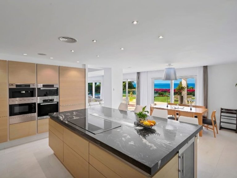 Villa for Sale in Marbella, Malaga, Marbella Golden Mile 11