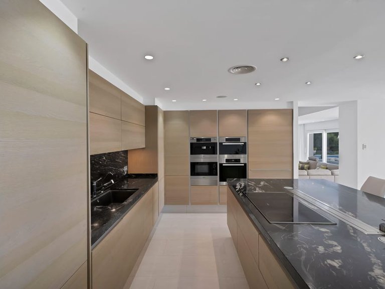 Villa for Sale in Marbella, Malaga, Marbella Golden Mile 9