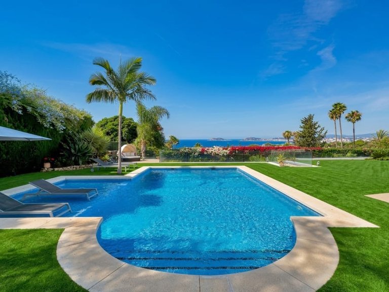 Villa for Sale in Marbella, Malaga, Marbella Golden Mile 28