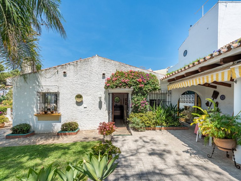 Villa for Sale in Marbella, Malaga 4
