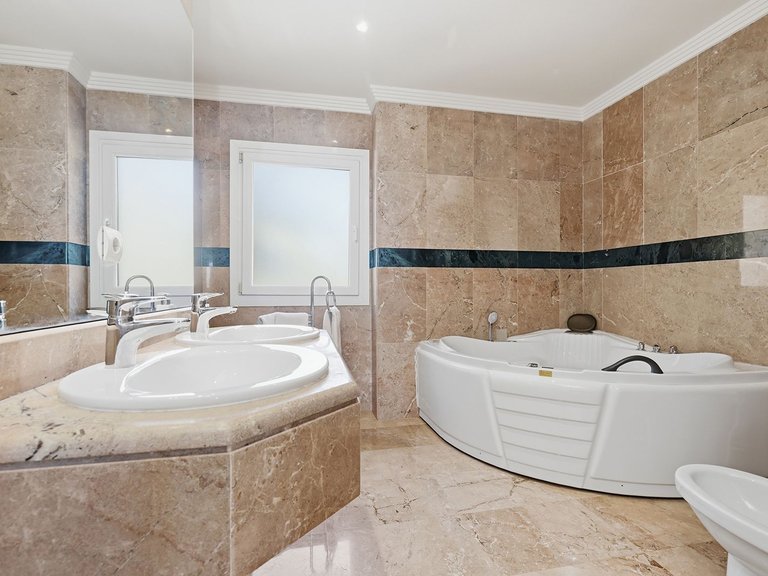 Penthouse for Sale in Marbella, Malaga 9