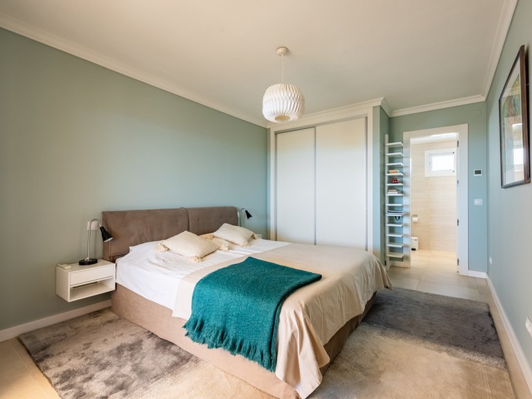 Penthouse with panoramic sea views for sale. 19