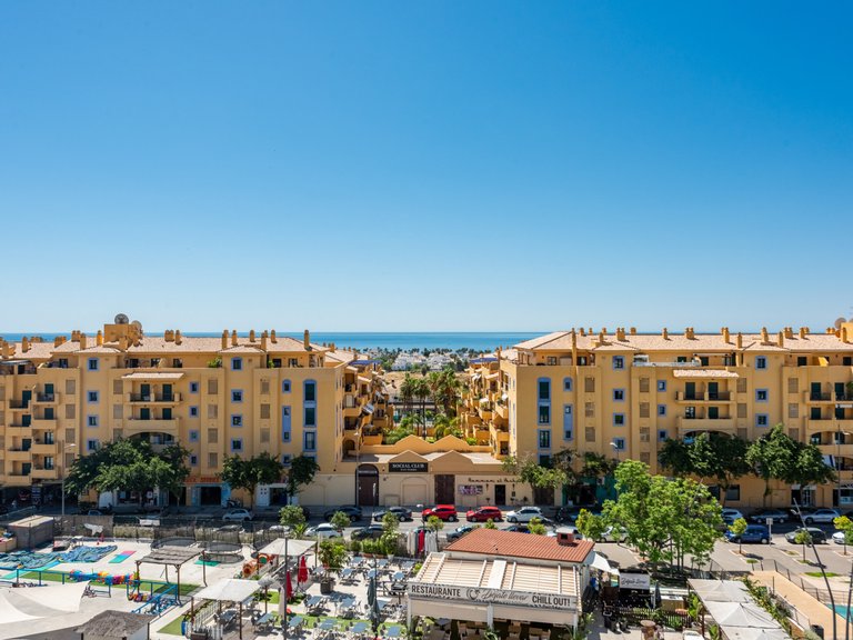 Penthouse with panoramic sea views for sale. 6