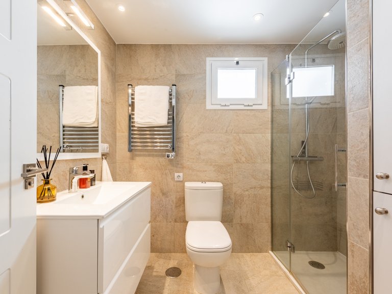 Penthouse with panoramic sea views for sale. 18