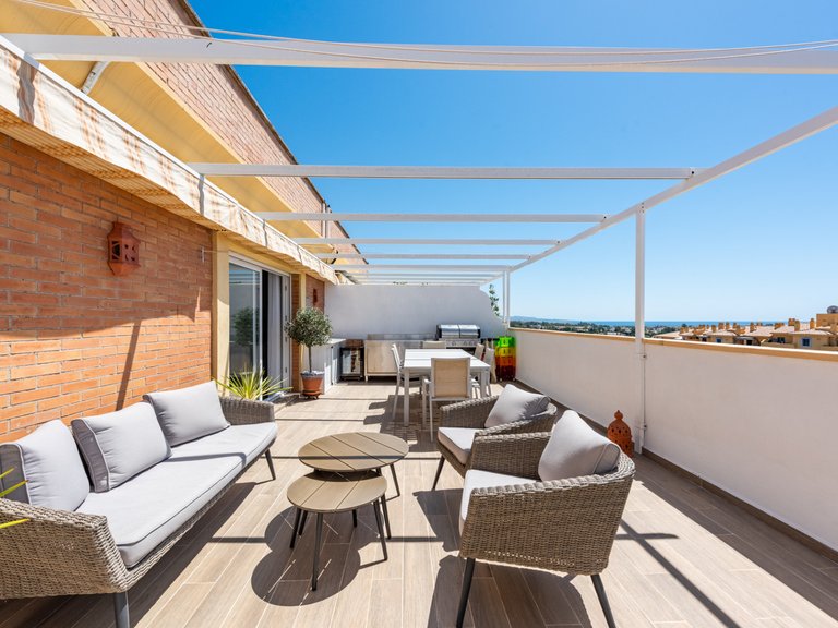 Penthouse with panoramic sea views for sale. 3