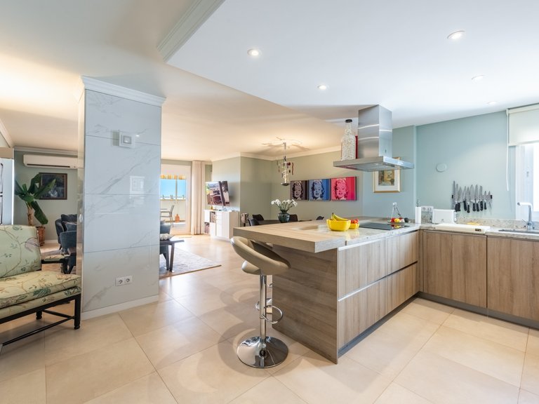 Penthouse with panoramic sea views for sale. 7