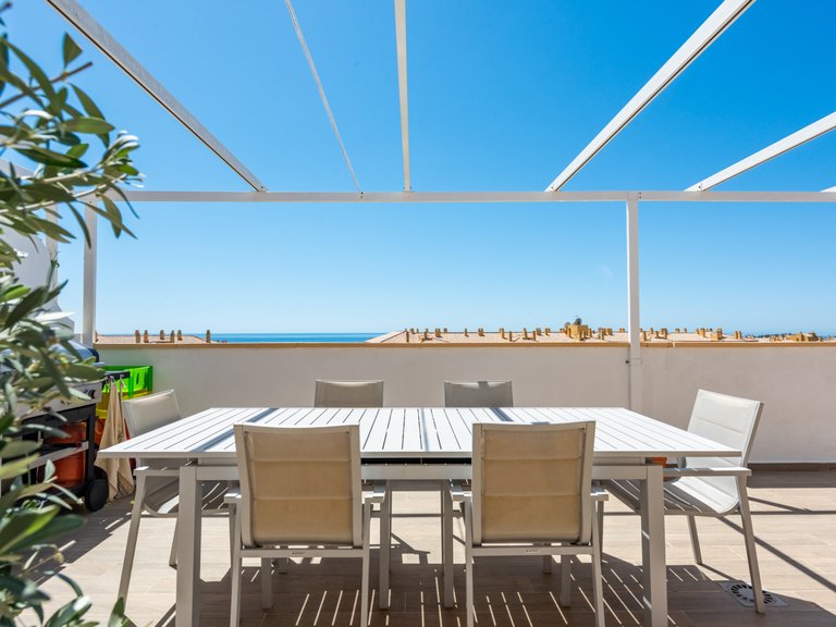 Penthouse with panoramic sea views for sale. 10