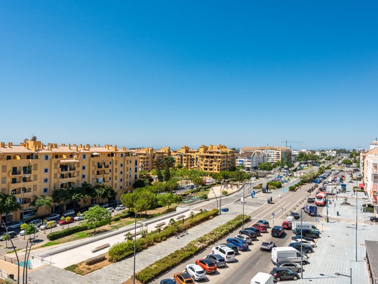 Penthouse with panoramic sea views for sale. 23