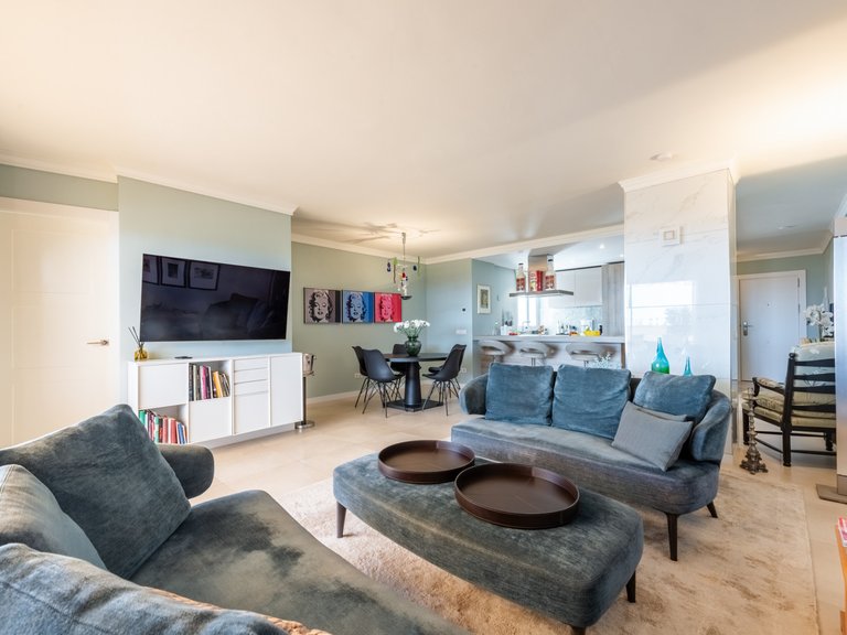 Penthouse with panoramic sea views for sale. 14