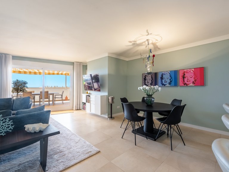 Penthouse with panoramic sea views for sale. 2