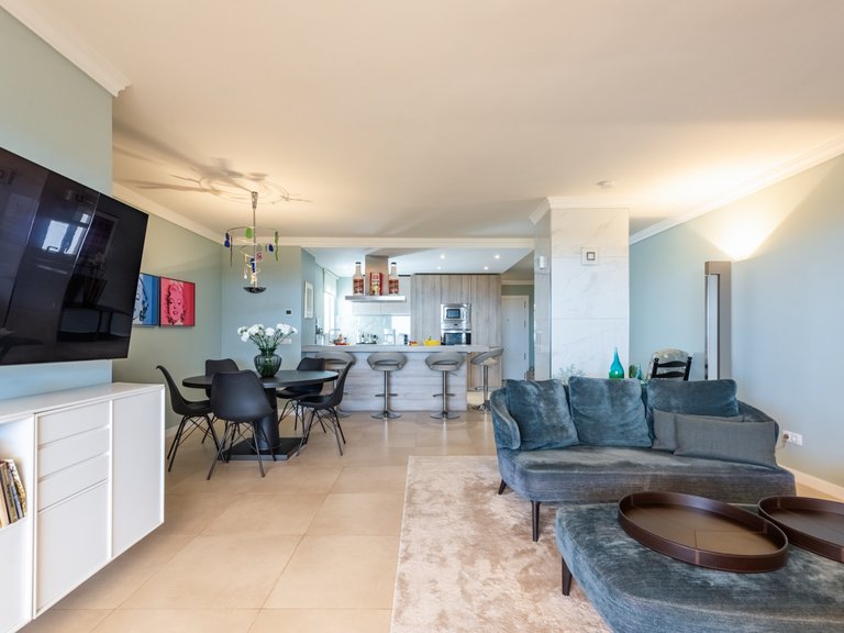 Penthouse with panoramic sea views for sale. 15