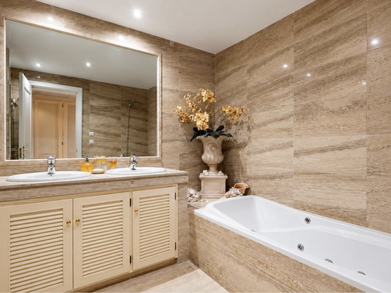 Apartment for Sale in Marbella, Malaga 8