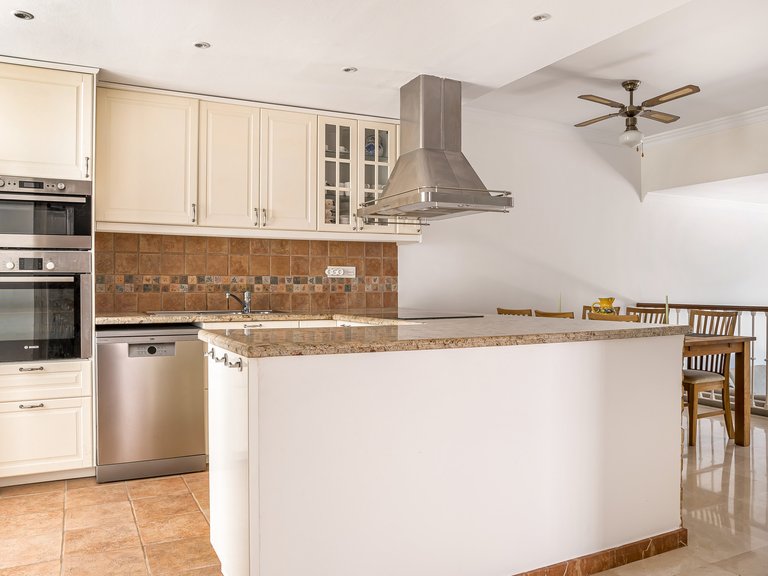 Villa for Sale in Marbella, Malaga 14