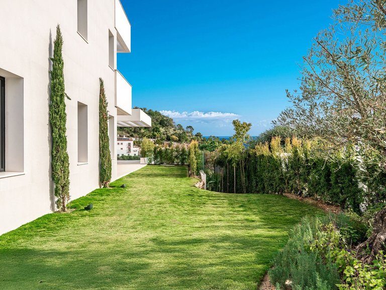 Villa for Sale in Benahavis, Malaga, El Madroñal 32