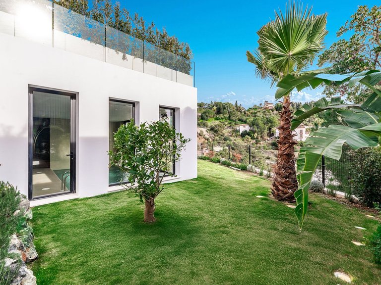 Villa for Sale in Benahavis, Malaga, El Madroñal 30