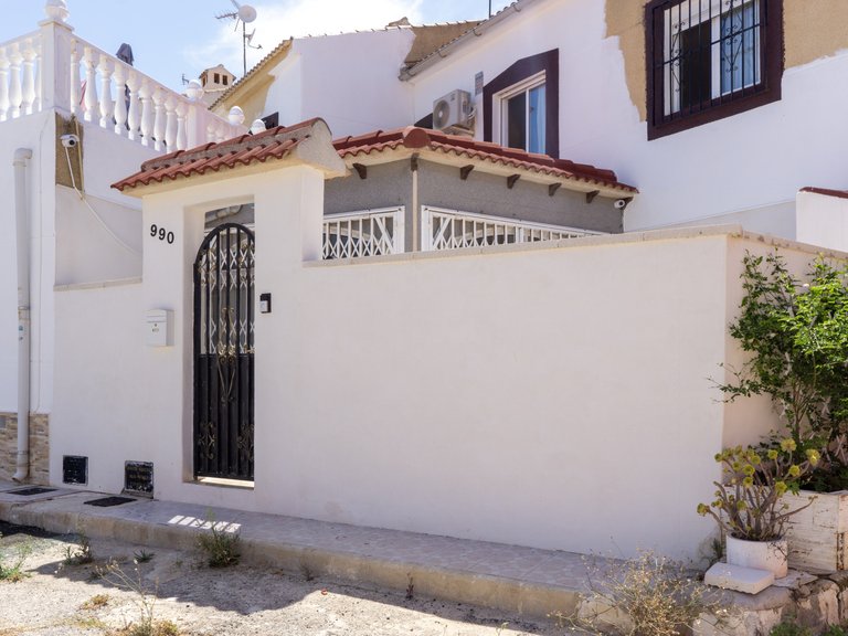 Apartment for sale in Torrevieja, Alicante 1