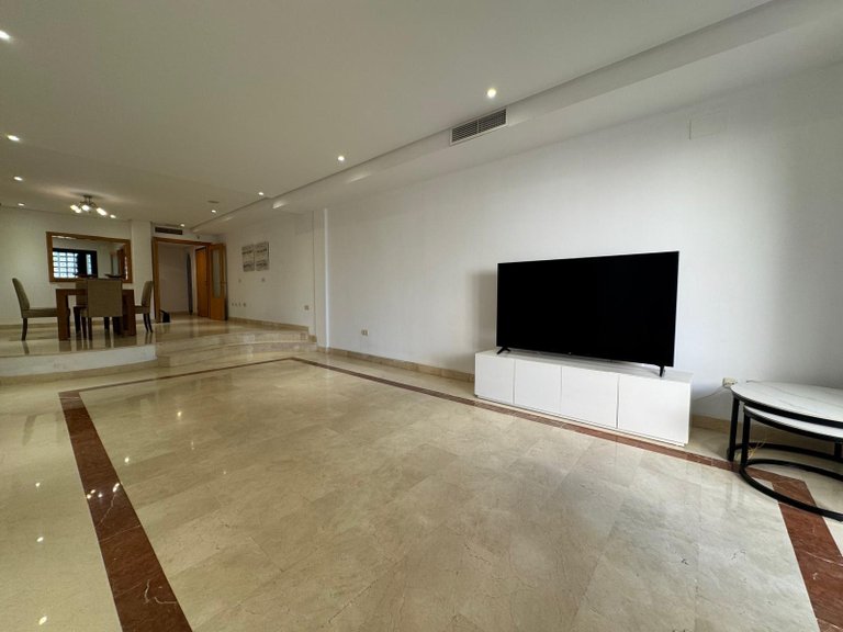 Prime Beachside Living Near Puerto Banús 4