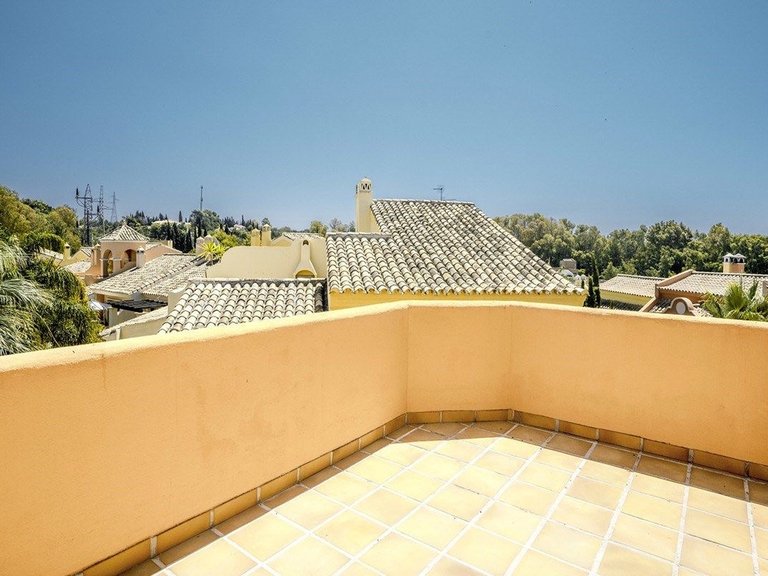 Elegant Four-Bedroom Home with Sea Views in Jardines de las Lomas 12