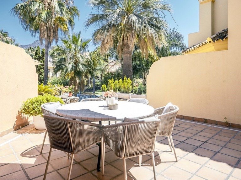 Elegant Four-Bedroom Home with Sea Views in Jardines de las Lomas 8