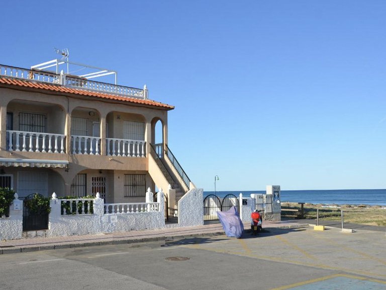 Villa for sale in Torrevieja, Alicante 1