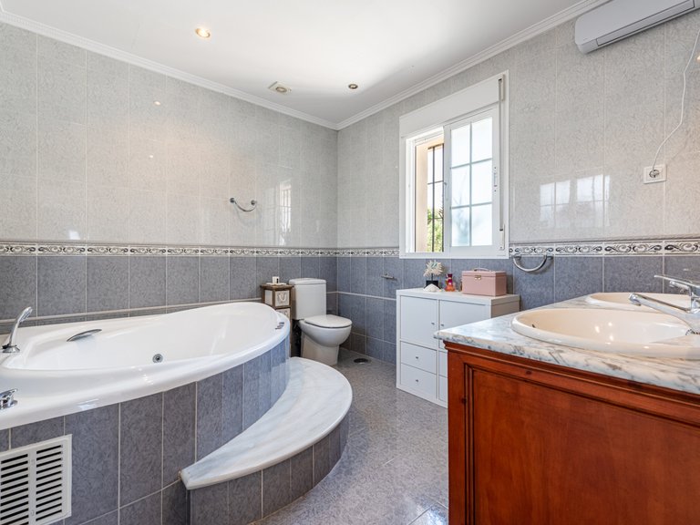 Villa for sale in Mijas, Malaga 16