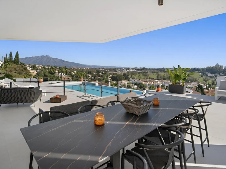 Villa for Sale in Benahavis, Malaga, Paraiso Alto 20