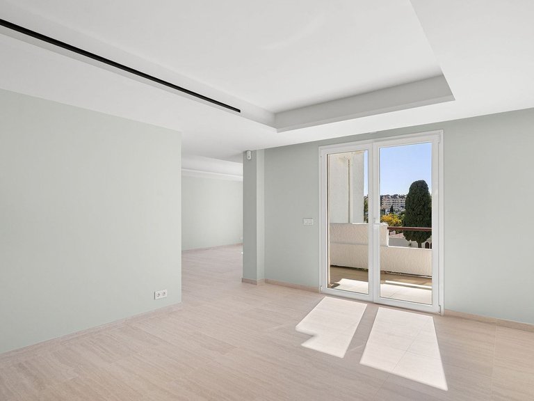 Penthouse for Sale in Marbella, Malaga, Nueva Andalucia 5