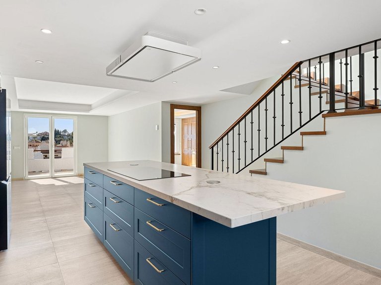 Penthouse for Sale in Marbella, Malaga, Nueva Andalucia 10