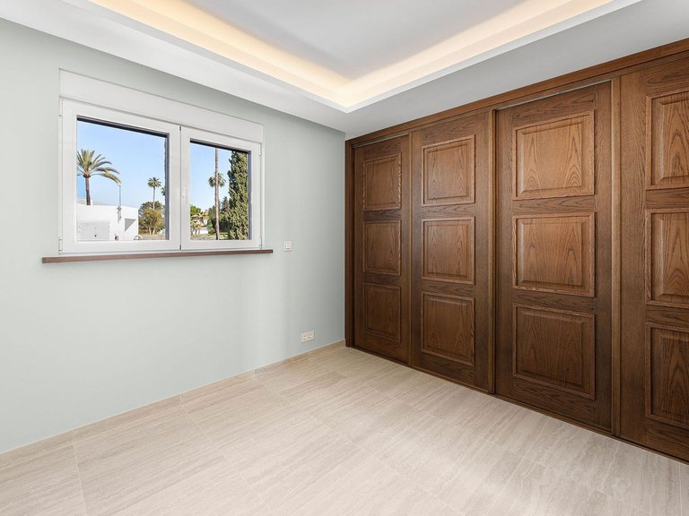 Penthouse for Sale in Marbella, Malaga, Nueva Andalucia 19