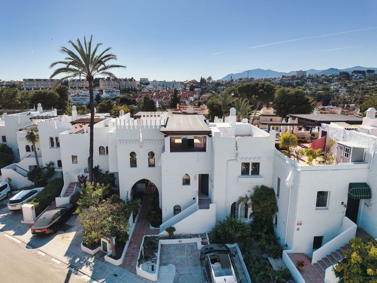 Penthouse for Sale in Marbella, Malaga, Nueva Andalucia 1