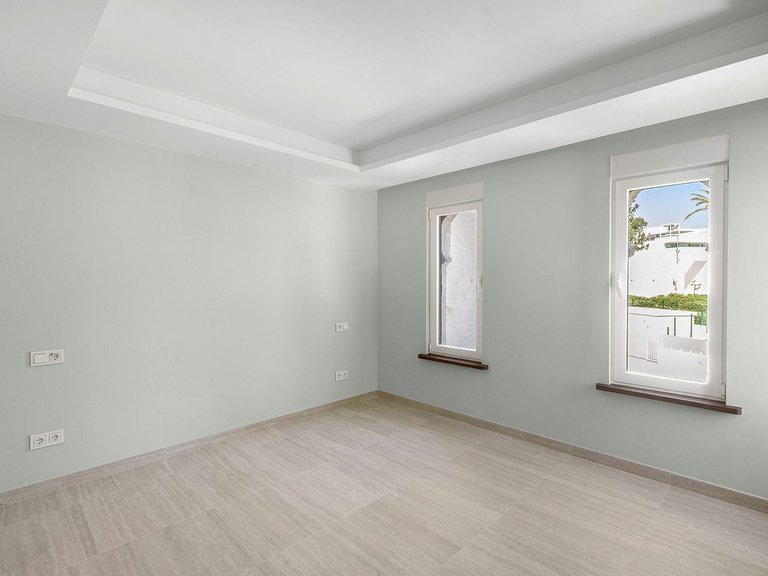 Penthouse for Sale in Marbella, Malaga, Nueva Andalucia 8