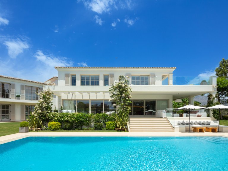 Villa for Sale in Marbella, Malaga, Nueva Andalucia 31