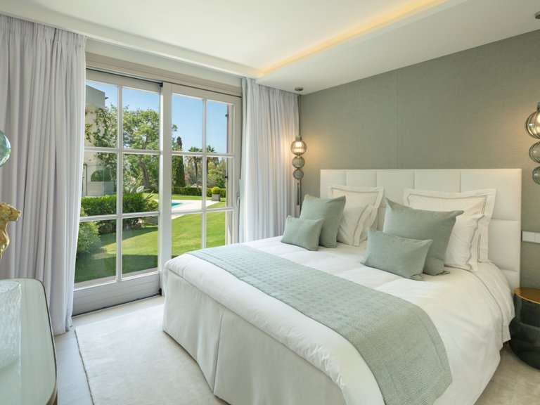 Villa for Sale in Marbella, Malaga, Nueva Andalucia 17