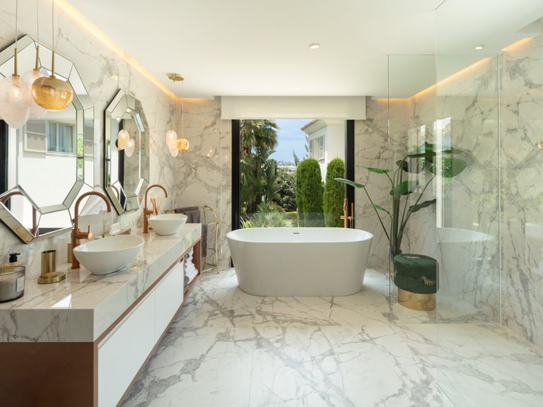 Villa for Sale in Marbella, Malaga, Nueva Andalucia 20
