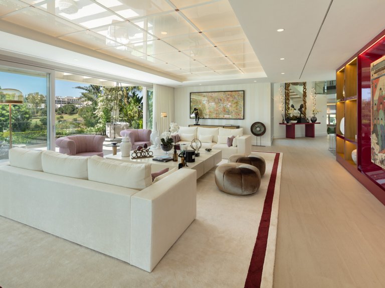 Villa for Sale in Marbella, Malaga, Nueva Andalucia 12
