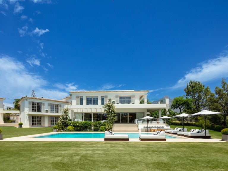 Villa for Sale in Marbella, Malaga, Nueva Andalucia 33